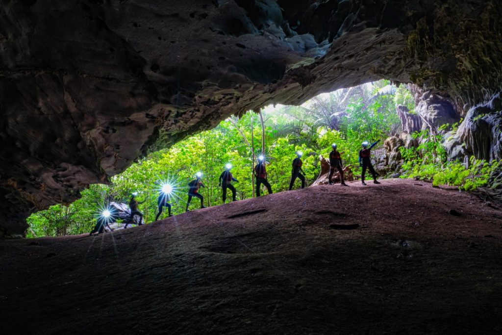 Mê hoặc cảm giác phiêu lưu với du lịch mạo hiểm tại Phong Nha - Kẻ Bàng: Hệ thống hang động Tú Làn