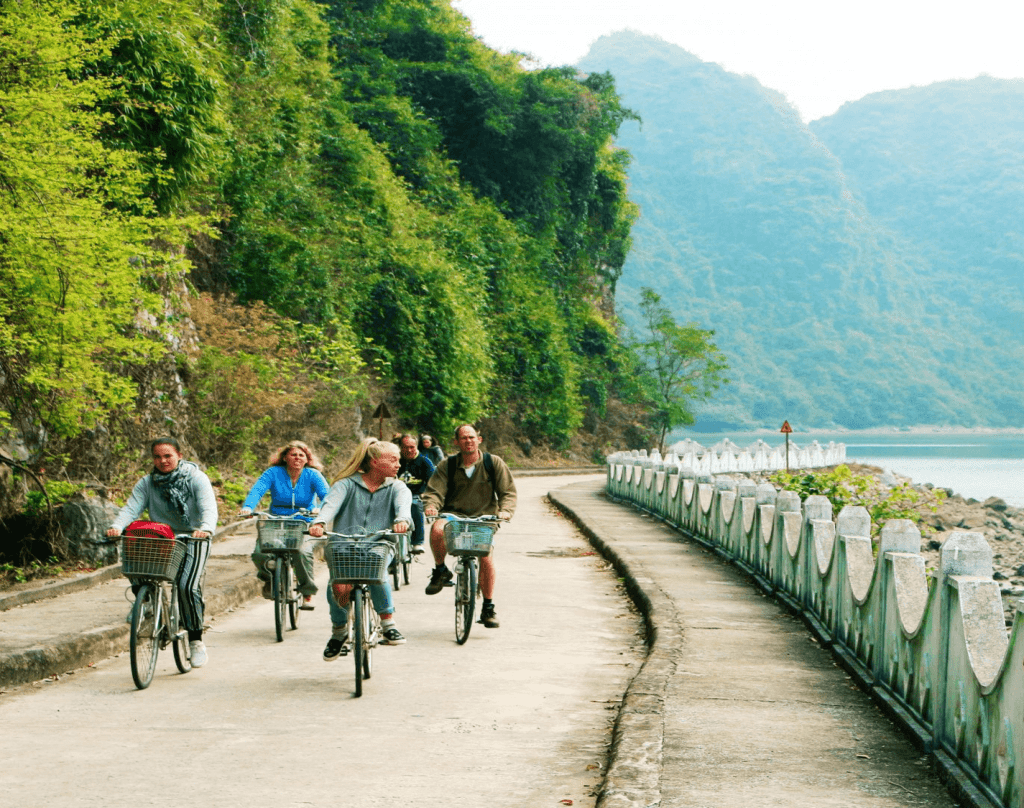 Đạp xe xung quanh các con đường ven biển 