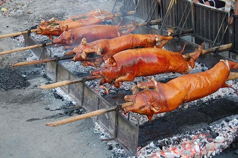 Ăn gì ở Pù Luông: Lợn cỏ nướng